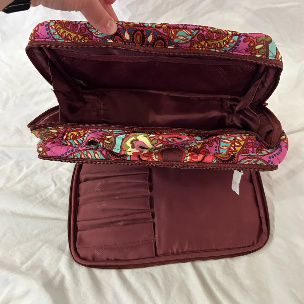 NWT Vera Bradley Large Brush and Brush‎ Makeup Case - Resort Medallion